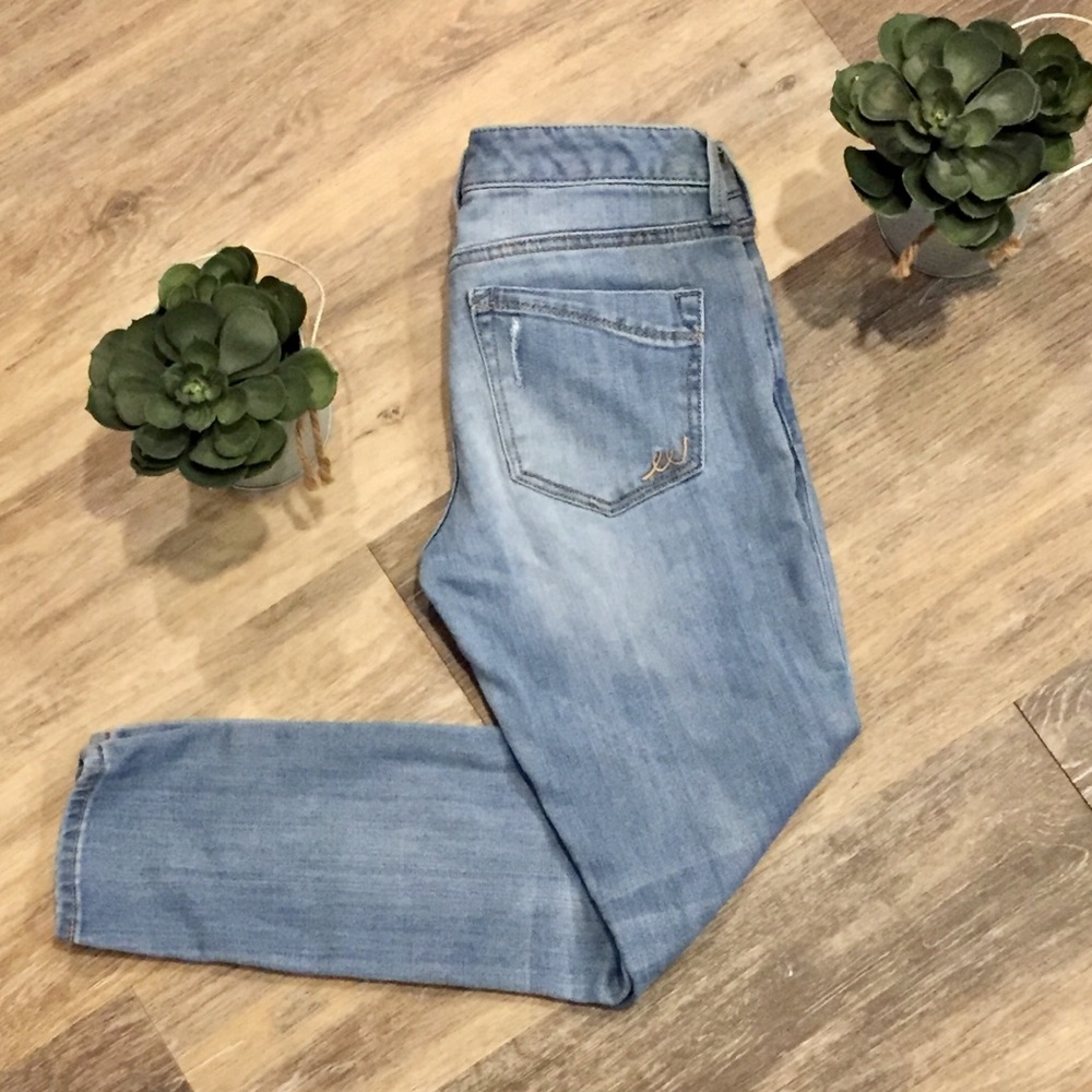 Express distressed cropped jeans size 2